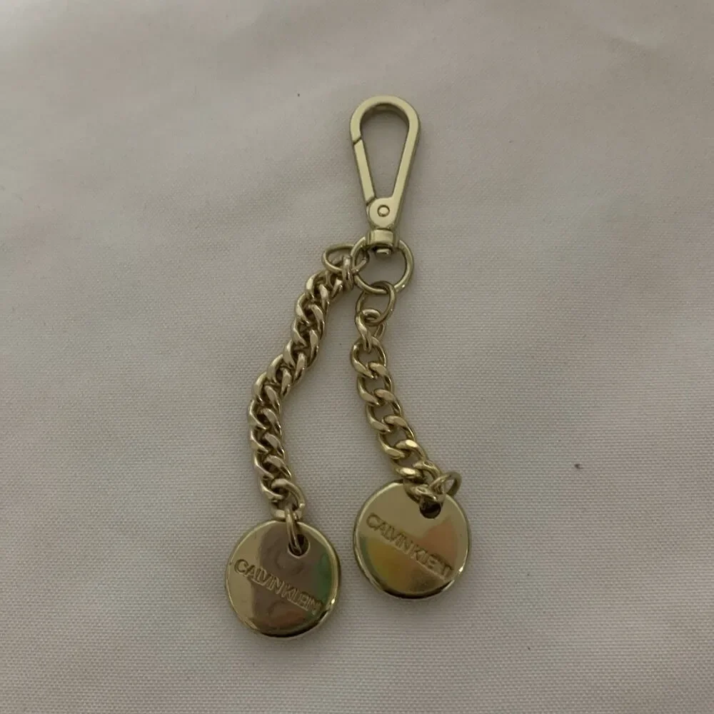 CALVIN KLEIN Goldtone Metal Logo Charms on Chain Purse Clip.  E 404 - Picture 7 of 7